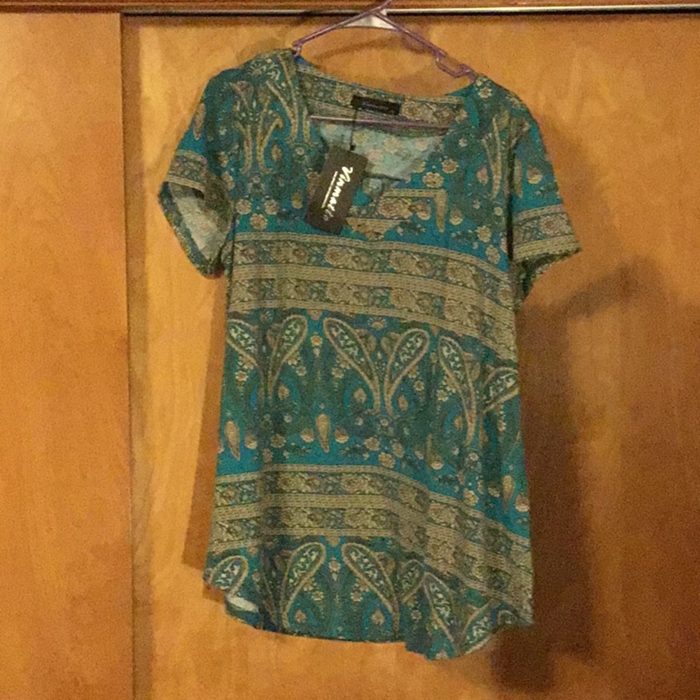 Green short-sleeved tunic